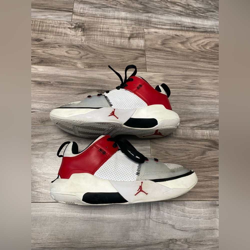 Nike Air Jordan One Take 5 Basketball Shoes White Black Red Youth Size 5 Unisex - Picture 5 of 9